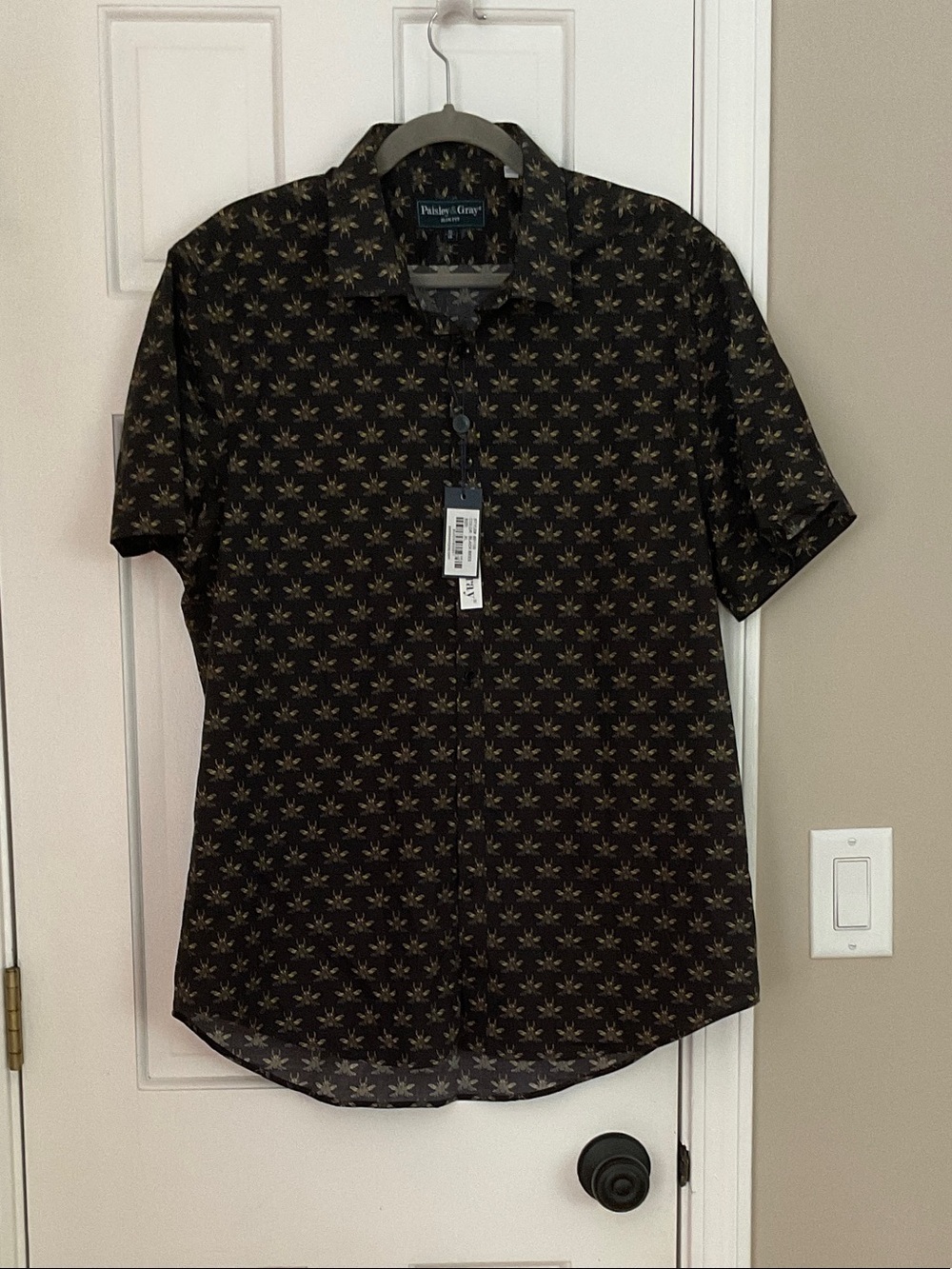 Paisley & Gray Black Short-Sleeve Button-Down with Bee Design